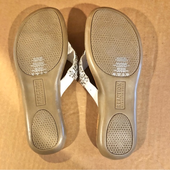 Kenneth Cole Reaction Women's Glamathon Flat Thong Slip On Beaded Sandals Sz 7.5 - Picture 5 of 6